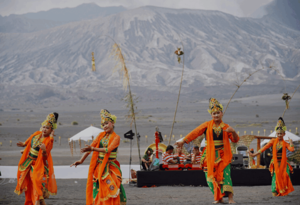 Harmoni Wisata Alam dan Budaya Lokal